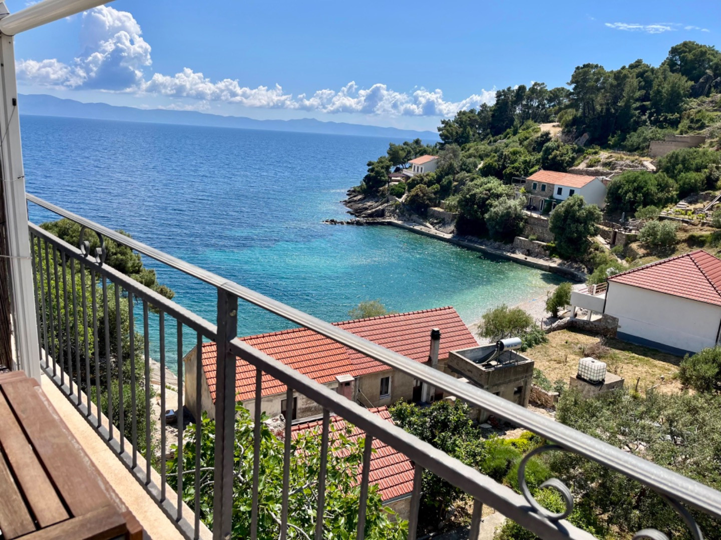 Island Cove Paradise - Beachside Getaway with Robinson Crusoe Flair, Paradise Apartments right on the beach on Hvar island, Croatia Gdinj